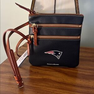 Dooney & Bourke New England Patriots Triple Zip Crossbody Bag NFL Orig $168